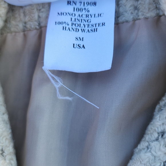 Adorable Frankly my dear jacket 🖤 - Picture 4 of 6